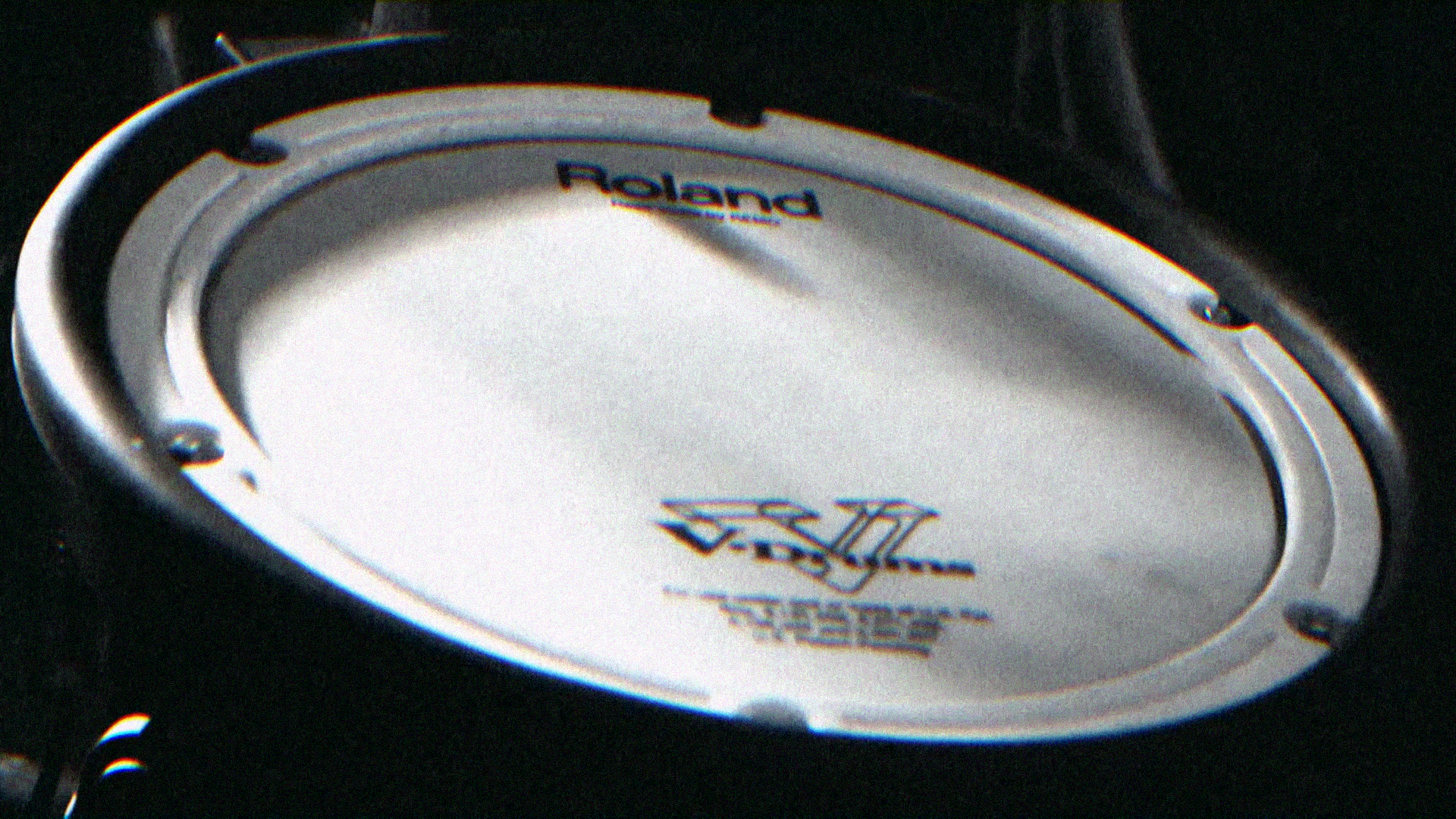 videospot pre hudobné nástroje Roland